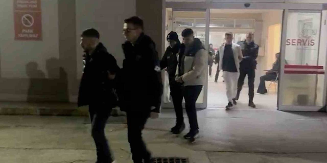 Polisten Kaçmak İsterken Kaza Yaptılar