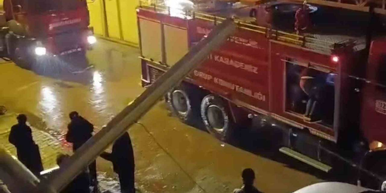 Şömineden Düşen Köz Çatıyı Yaktı