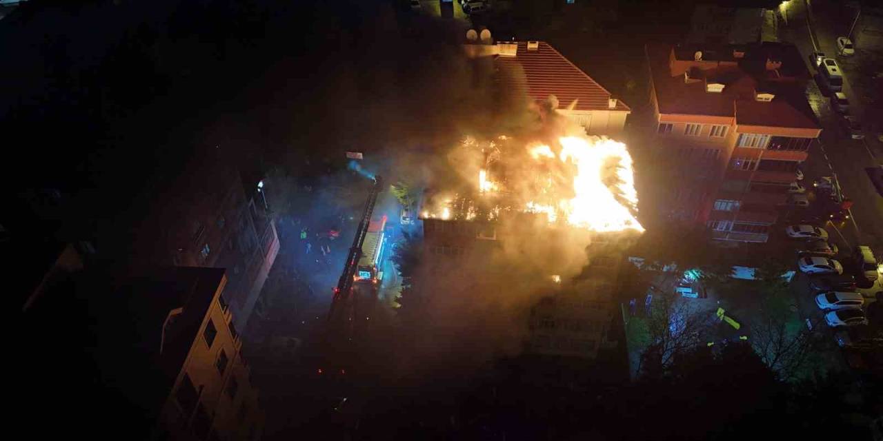 Gece Yarısı 5 Katlı Binada Yangın