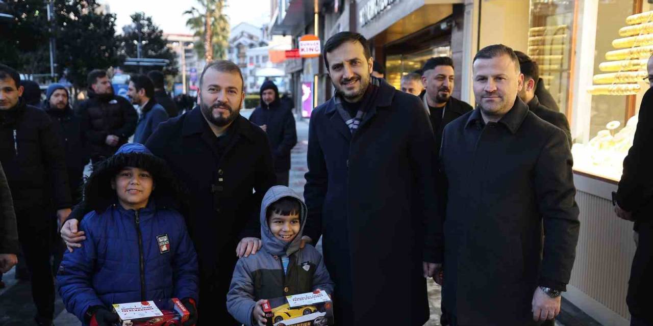 Ak Parti İstanbul İl Başkanı Özdemir’e Vatandaştan Yoğun İlgi