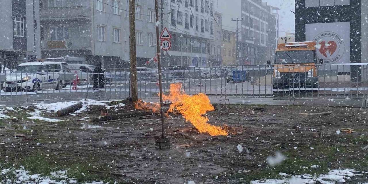 Kocaeli’deki Metan Gazı Yangını 5. Gününde, Ekipler Bölgede Nöbet Tutuyor