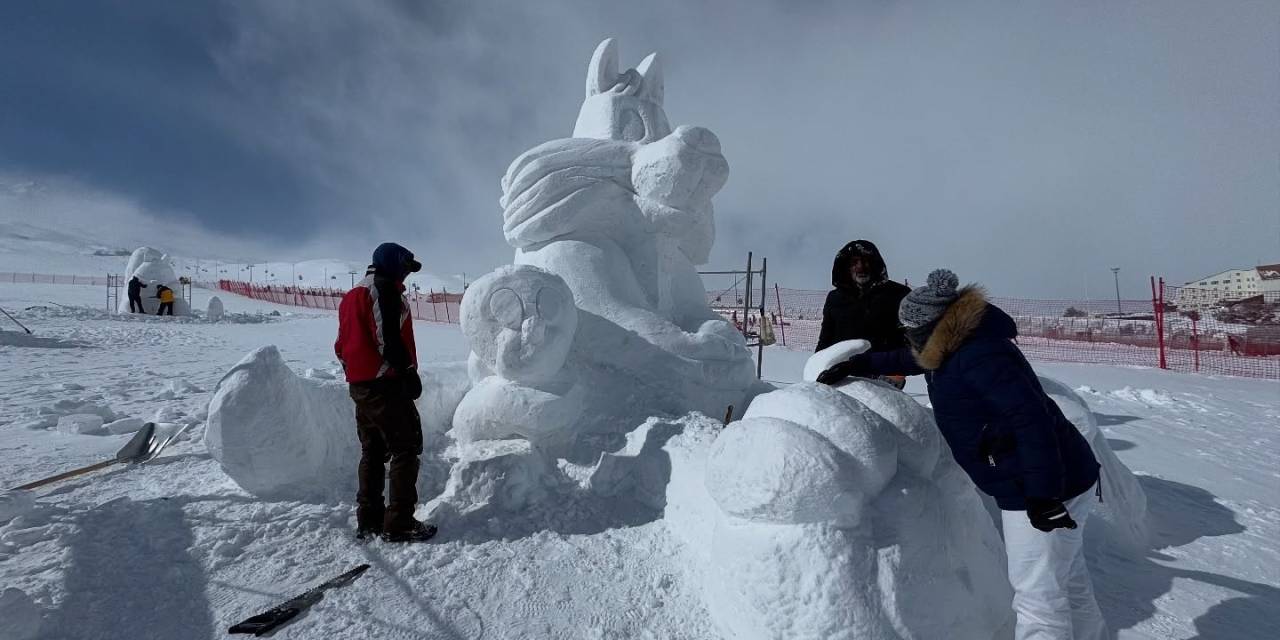 Erciyes’in Karı Sanat Eserine Dönüştü