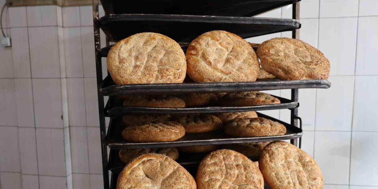 Fırınlarda Ramazan Pidesi Mesaisi Sürüyor