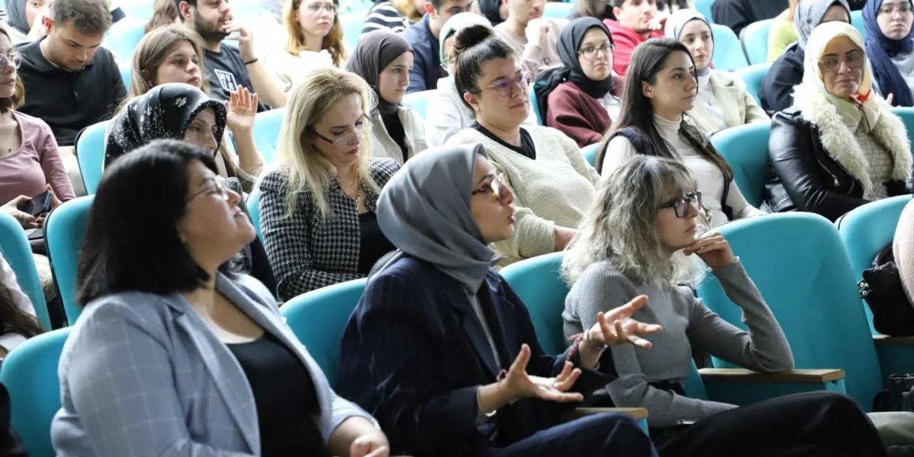 Erzincan’da "Orada Dur!" Adlı Panel Düzenlendi