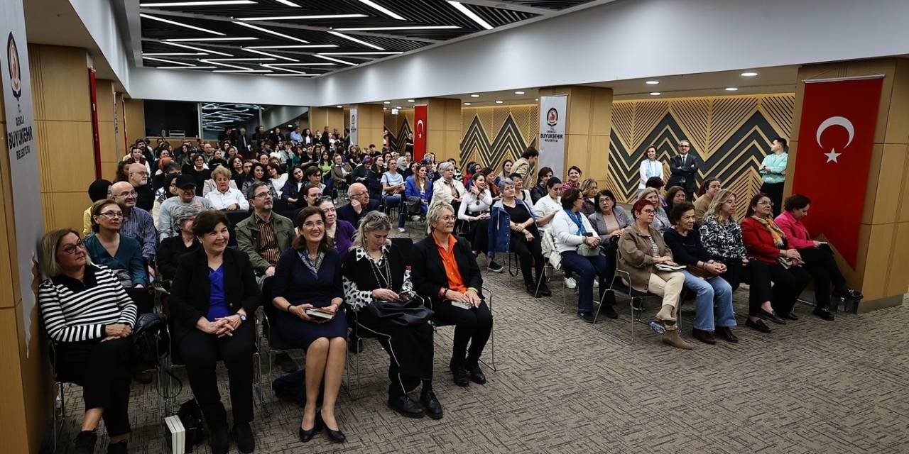 Denizli Büyükşehirin Düzenlediği Zeynep Oral İle 8 Mart Söyleşisi Büyük İlgi Gördü