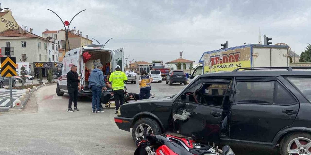 Karaman’da Otomobille Çarpışa Motosikletin Sürücüsü Yaralandı