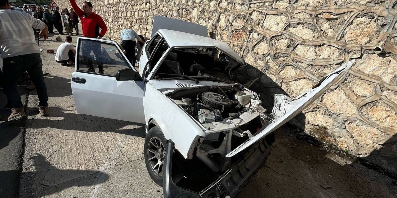 Mersin’de 3 Otomobilin Karıştığı Kazada 1 Kişi Öldü, 9 Kişi Yaralandı