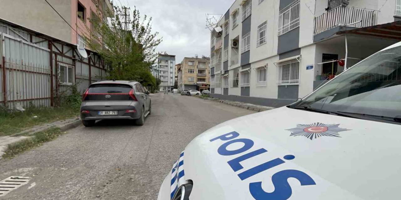 Hatay’da Şiddetli Fırtına: Su Deposu Devrildi, Konteynerleri Uçurdu