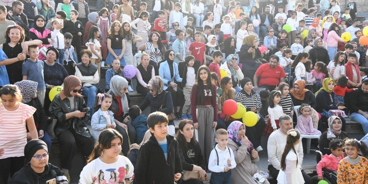 Osmaniye’de Çocuklar Bayram Şenliğinde Doyasıya Eğlendi
