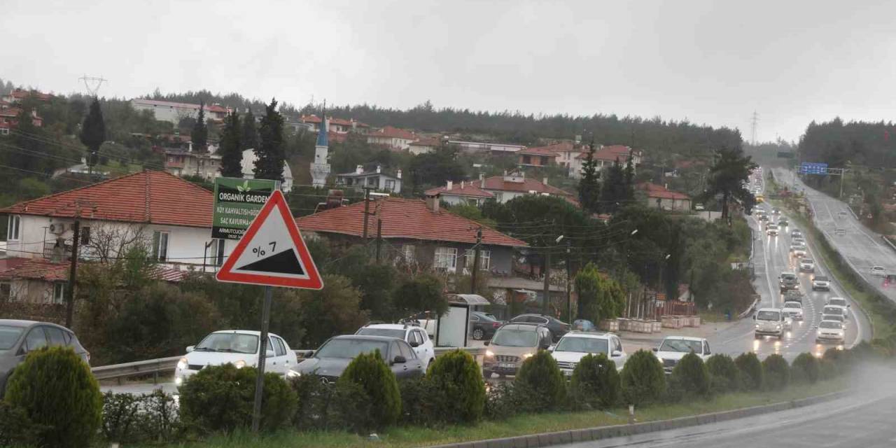 Bayram Tatili Dönüş Yolunda Oluşan Trafik Yoğunluğu Çileye Döndü