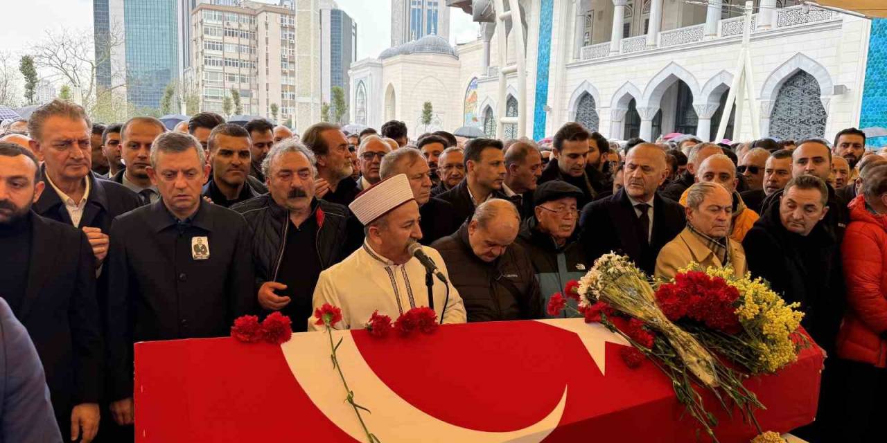 Ünlü Sanatçı Volkan Konak İçin İstanbul’da Cenaze Töreni Düzenlendi