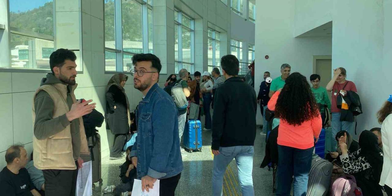 Sarp Sınır Kapısında Bayram Yoğunluğu