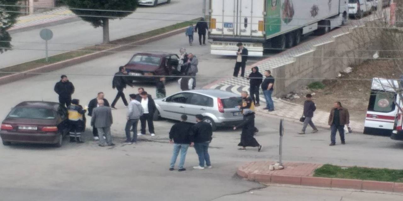 Tavşanlı’da Trafik Kazası: 3 Yaralı