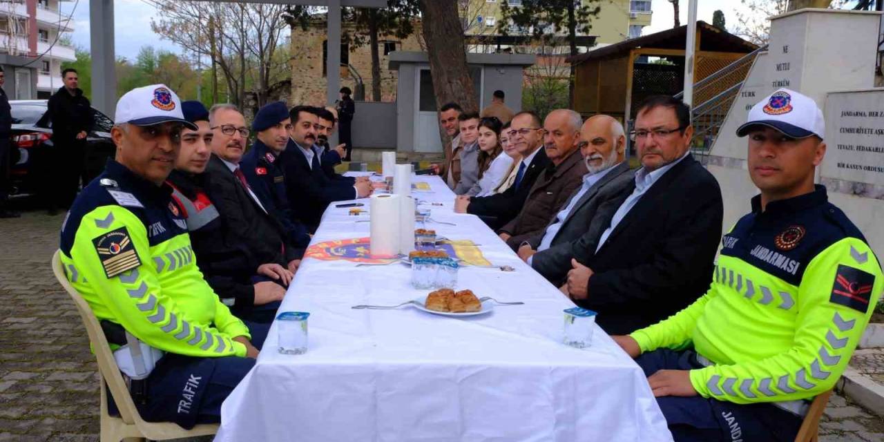 Başkan Doğanca Bayramı Görevi Başında Geçiren Personelleri Unutmadı