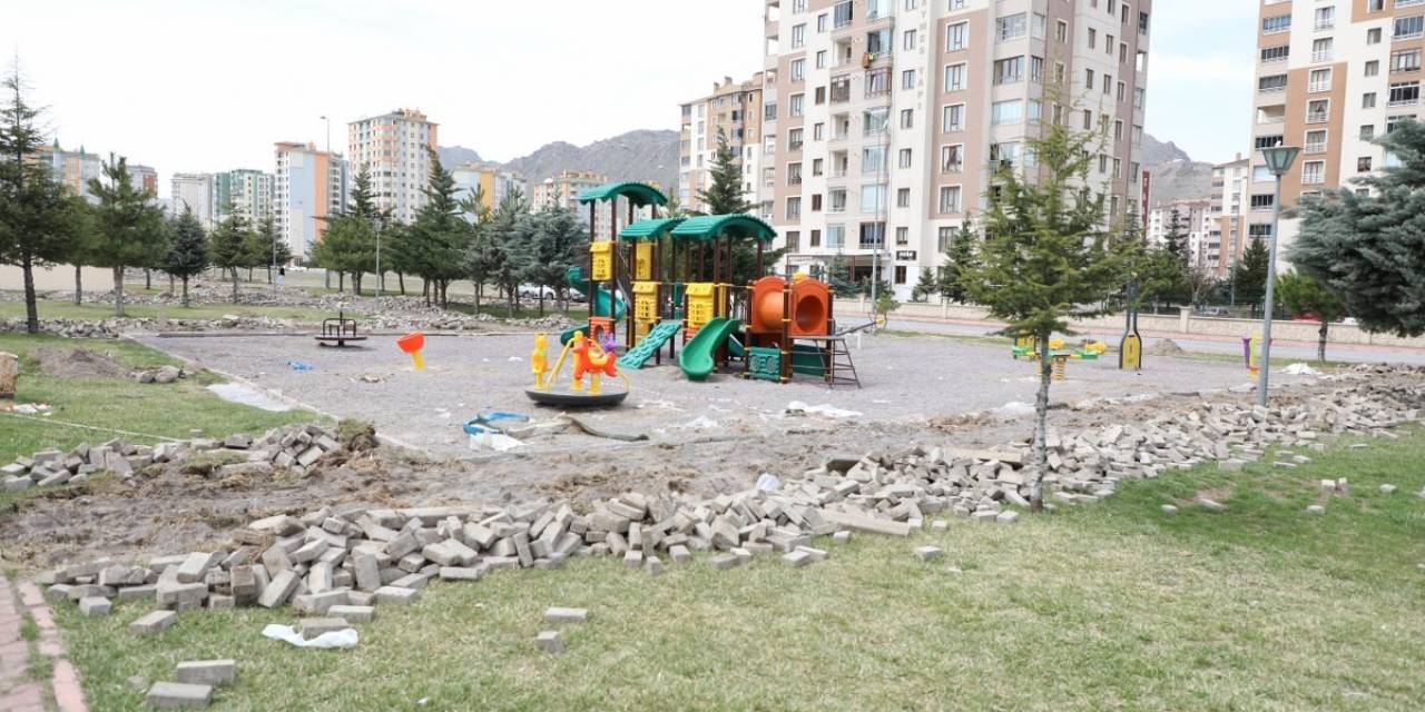 Melikgazi’de Şairler Parkı’nda Yapım Çalışmaları Sürüyor