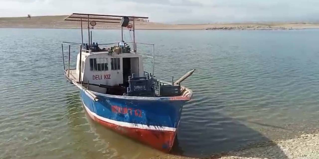 İç Sularda Balık Avı Yasağı Başladı, Tekneler Karaya Çekildi