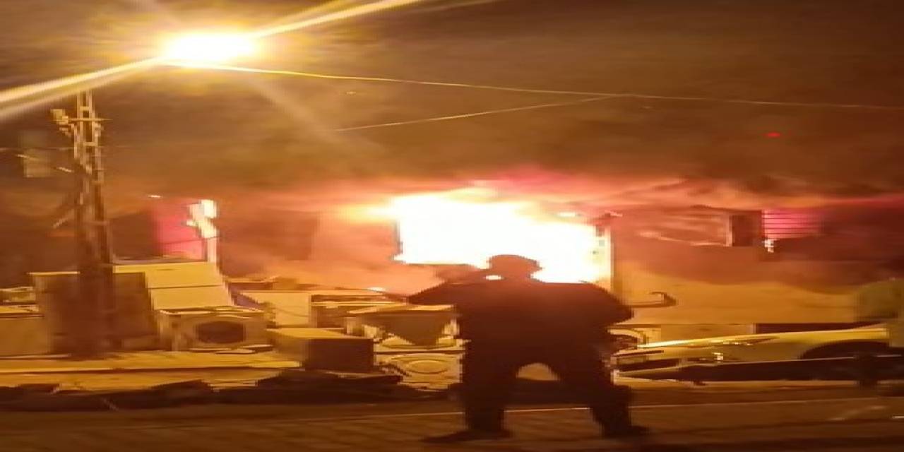 Alevlere Teslim Olan İş Yeri Kullanılamaz Hale Geldi