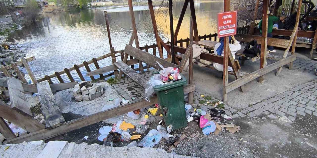 Uzundere Yedigöller Mesire Alanı Çöplüğe Döndü