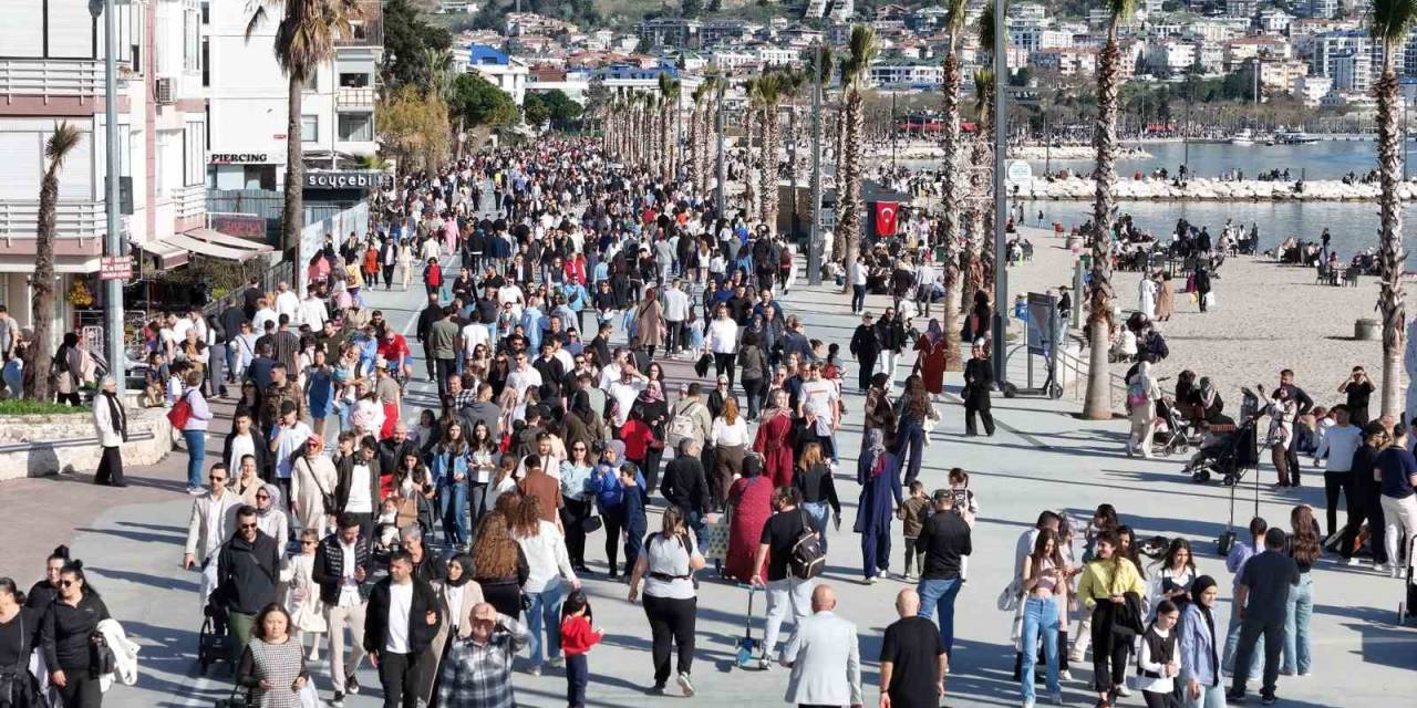 İstanbullular, Ramazan Bayramı’nda Büyükçekmece Sahillerine Akın Etti