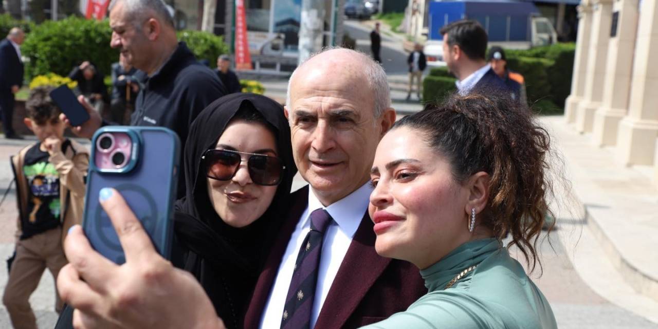 Başkan Akgün, Büyükçekmecelilerle Bayramlaştı