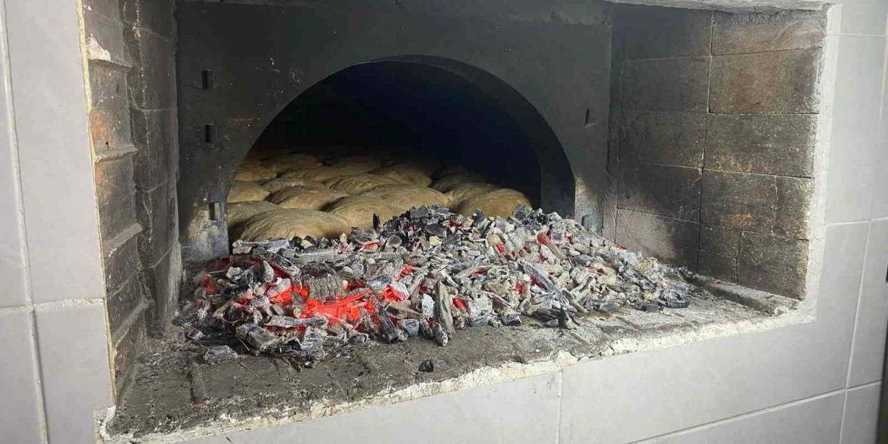 600 Yıllık Geçmişi Olan Ata Ekmeğini Ekmek Kapısı Yaptılar