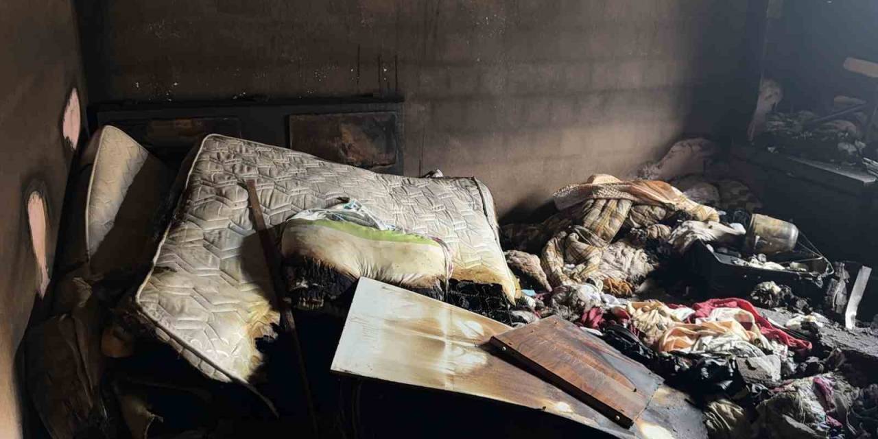 Madde Bağımlısı Genç Annesini Öldürmek İstedi Başaramayınca Evi Ateşe Verdi