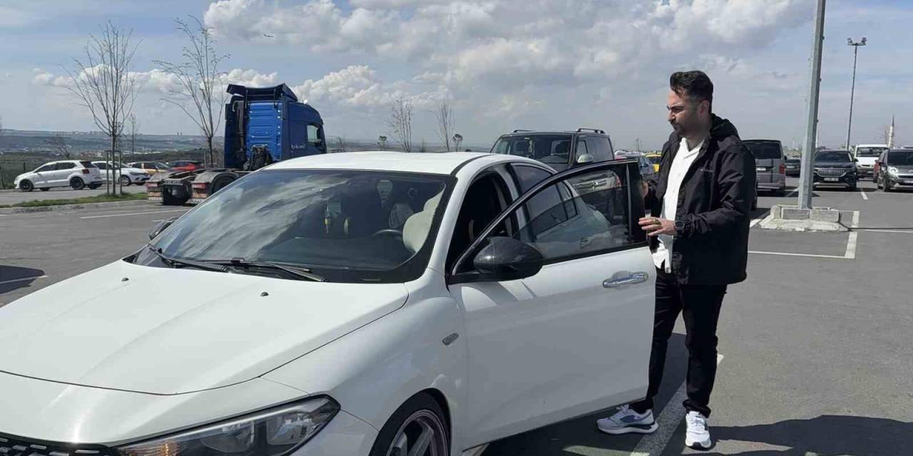 İstanbul’da İlginç Olay, Çarpıp Hasar Verdiği Aracı Kendi Tamir Etti