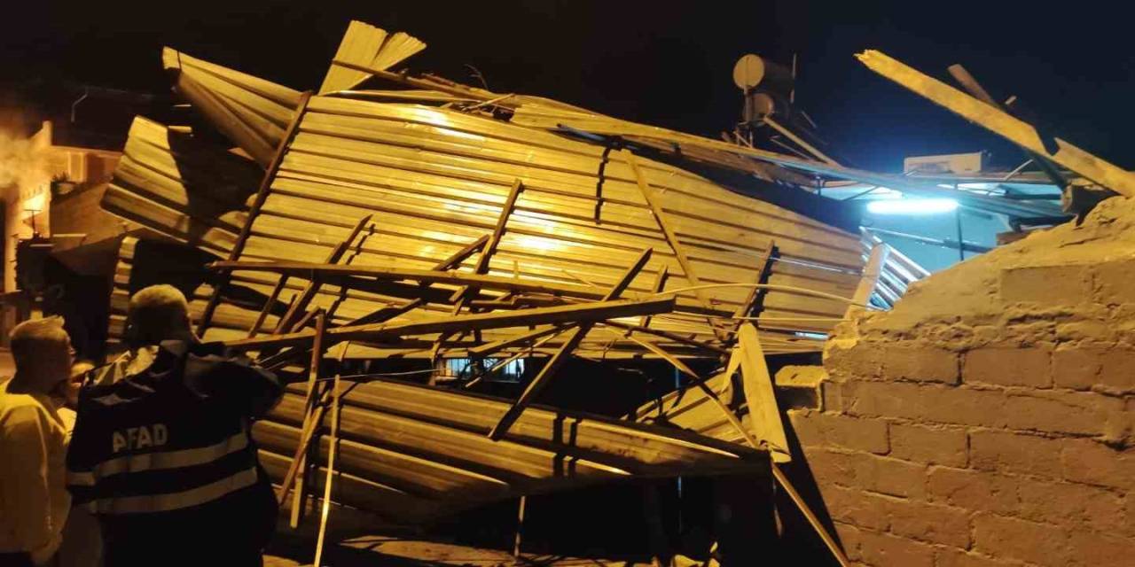 Fırtınada Uçan Su Deposu, Yan Evin Banyosuna Düştü