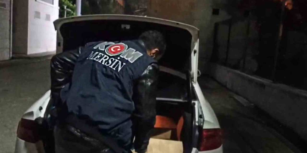 Otomobil Değil Silah Deposu: 44 Tabanca Ele Geçirildi