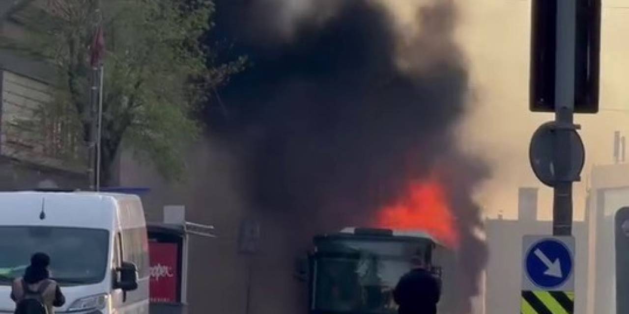 Ümraniye’de İett Otobüsü Yandı