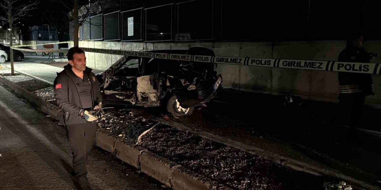 Otomobil Ağaca Çarptı, Sürücüsü Hayatını Kaybetti