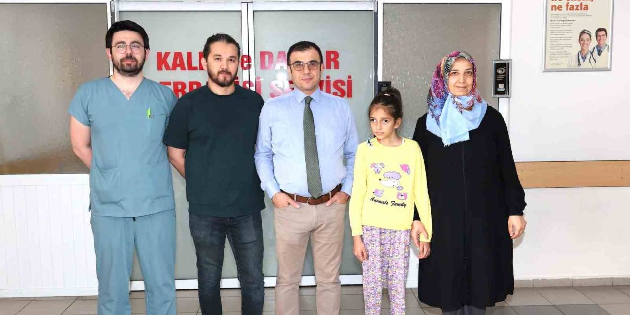 9 Yaşındaki Mina, Mitral Kapak Tamir Yöntemi İle İyileşti