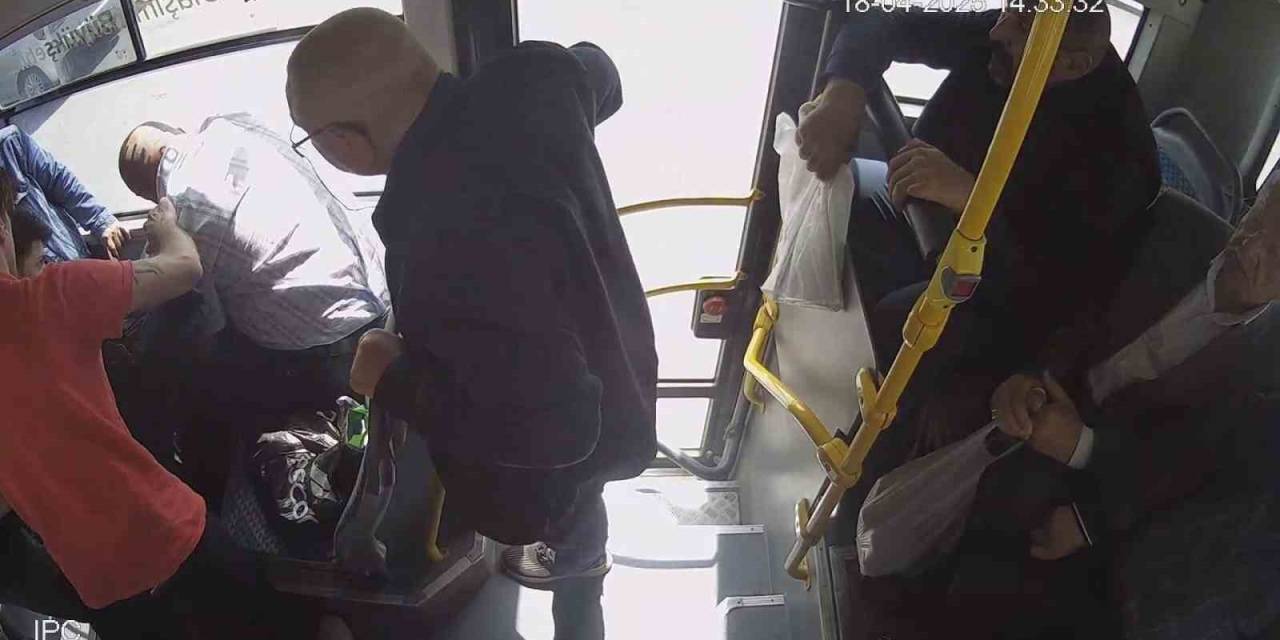 Otobüste Fenalaşan Yolcu İçin Güzergahını Değiştirdi