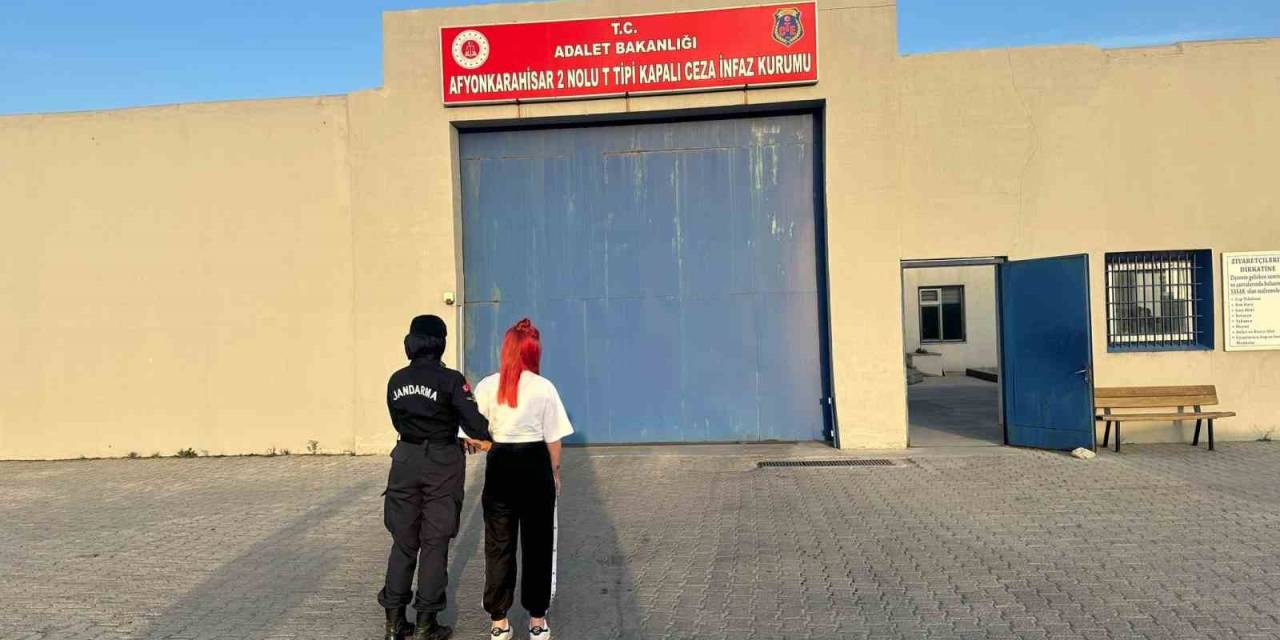 Dolandırıcılık Suçundan Aranan Şahsı Jandarma Yakaladı