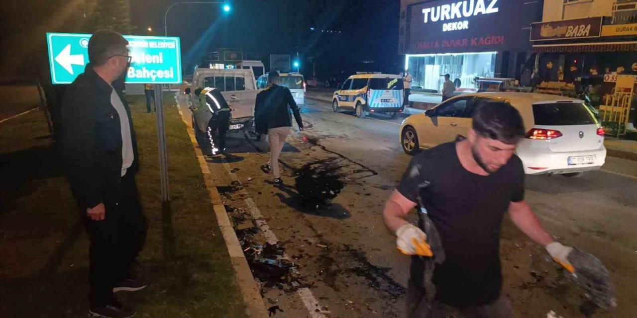 Alkollü Sürücü Kırmızı Işıkta Bekleyen Araçlara Çarptı: 2 Yaralı