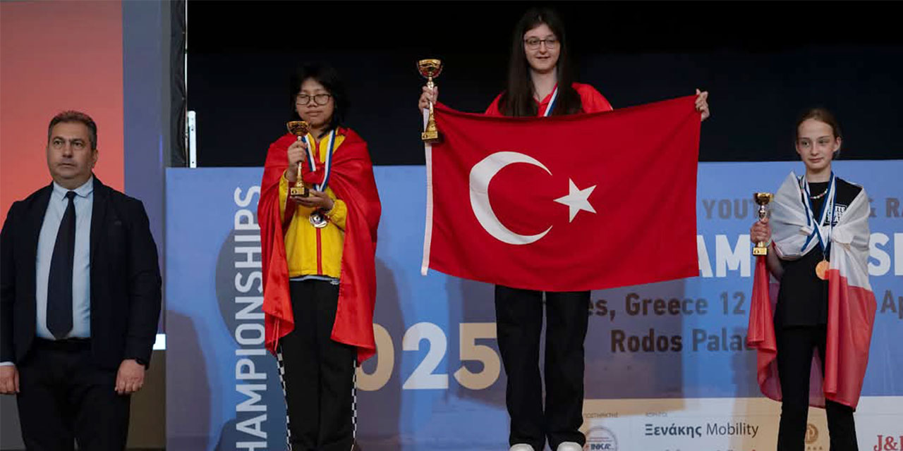 Satranç oyuncusu Arya Aydoğan, 14 yaş altında dünya şampiyonu oldu