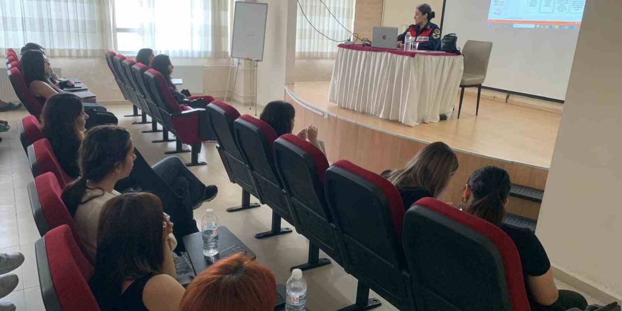 Üniversiteli Gençlere Jandarmadan ’kadına Şiddet’ Eğitimi