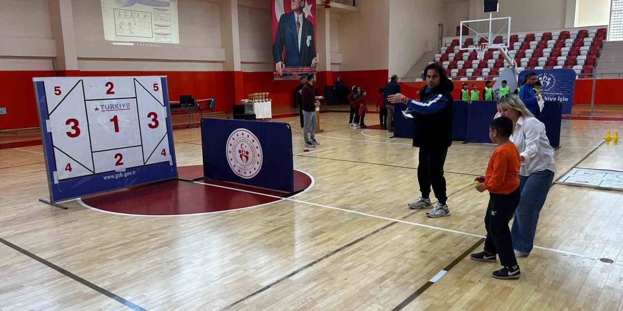 İlkokul Fiziksel Etkinlik Oyunları Yapıldı