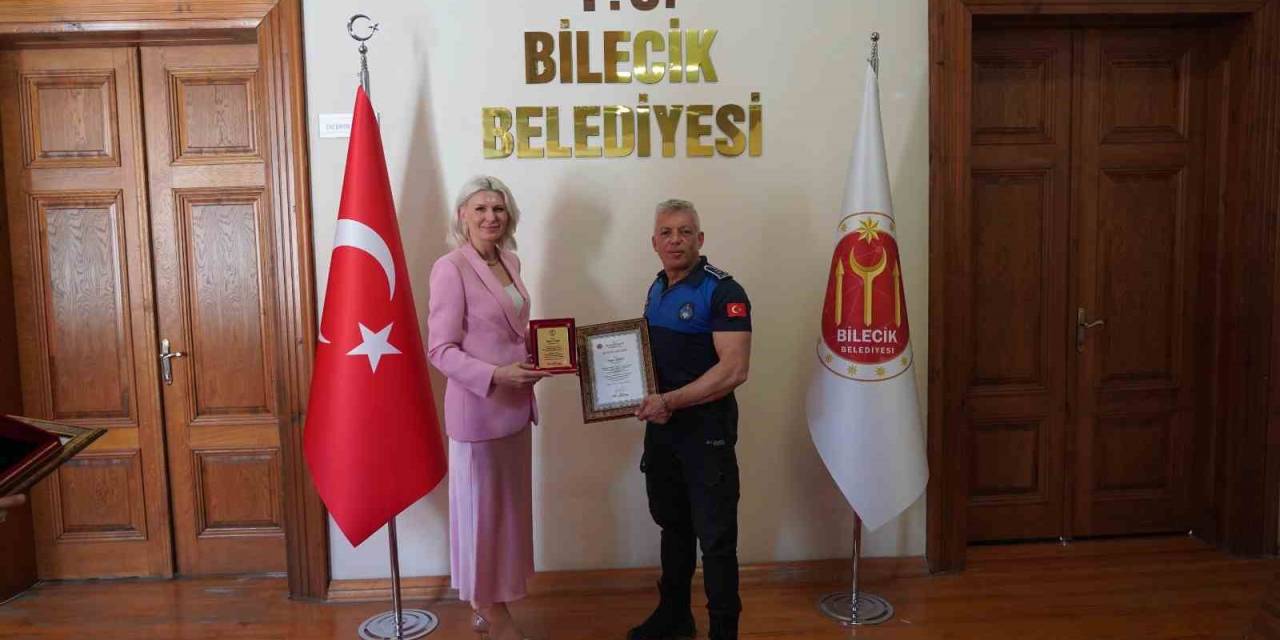 Bilecik’te Başarılı Operasyona İmza Atan Zabıtalara Teşekkür Plaketi Verildi
