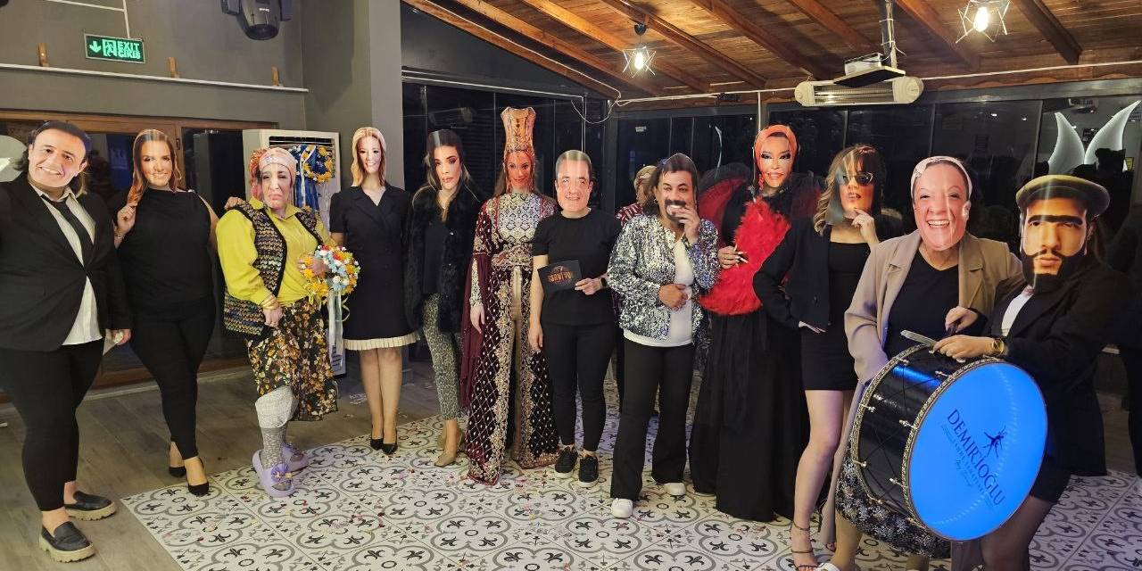 Kadınların Maskeli Ünlüler Gecesinde Ortaya Renkli Görüntüler Çıktı