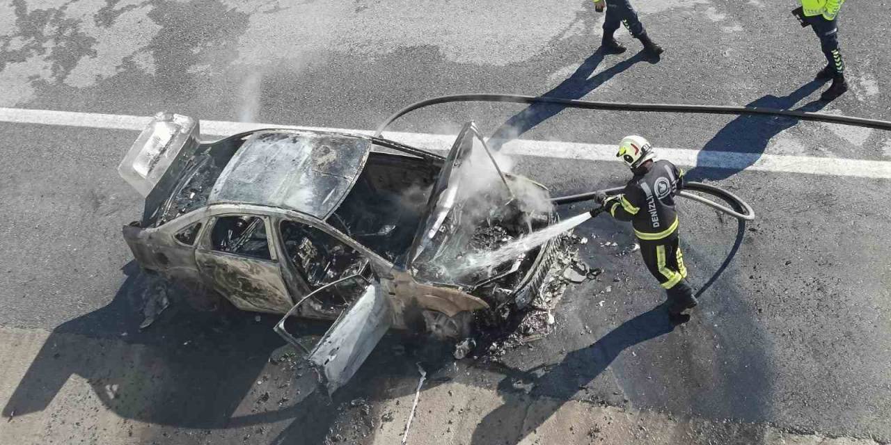 Denizli-aydın Otoyolunda Alev Alan Otomobil Metal Yığınına Döndü