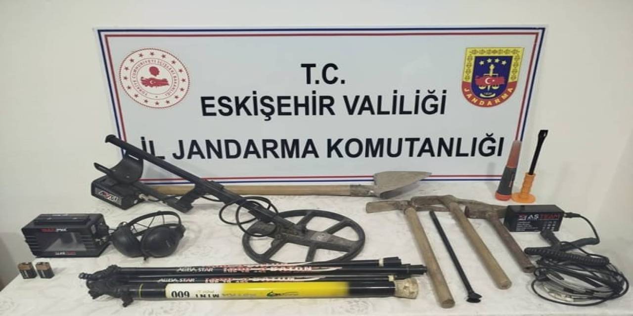 Birlikte Kaçak Kazı Yapan 4 Şüpheli Suçüstü Yakalandı