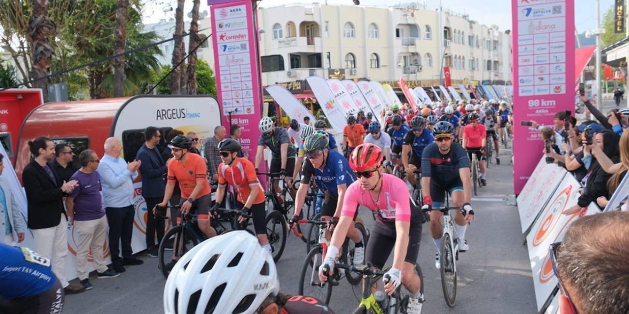 Kemer’de Gran Fondo Antalya Bisiklet Yarışı Başladı
