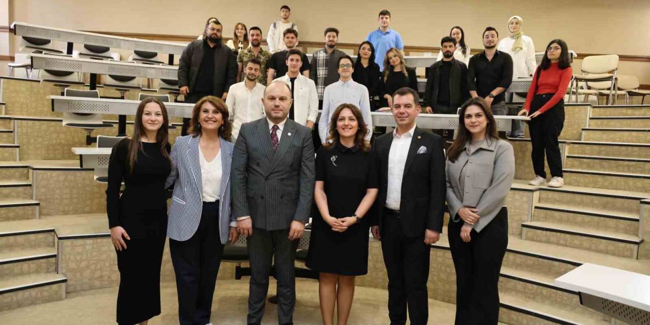 İş Dünyasının Deneyimli İsimleri ‘Business Summit 25’te Hkü Öğrencileriyle Buluştu