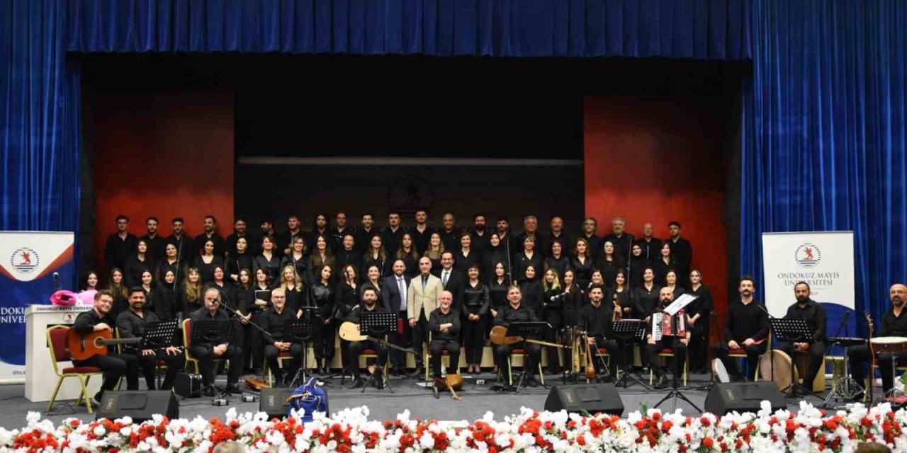 Akademisyenlerden Sahne Performansı