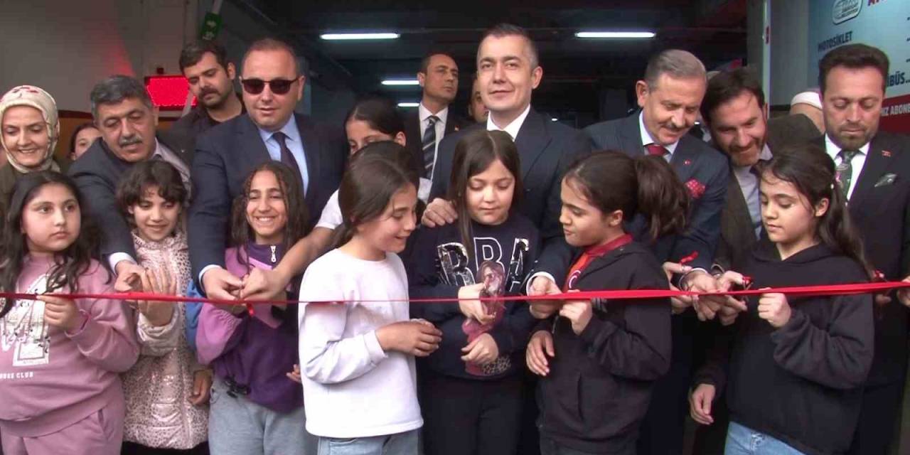 Esenyurt’ta Uzun Süredir Atıl Haldeki Otopark Tamamlanarak Hizmete Açıldı