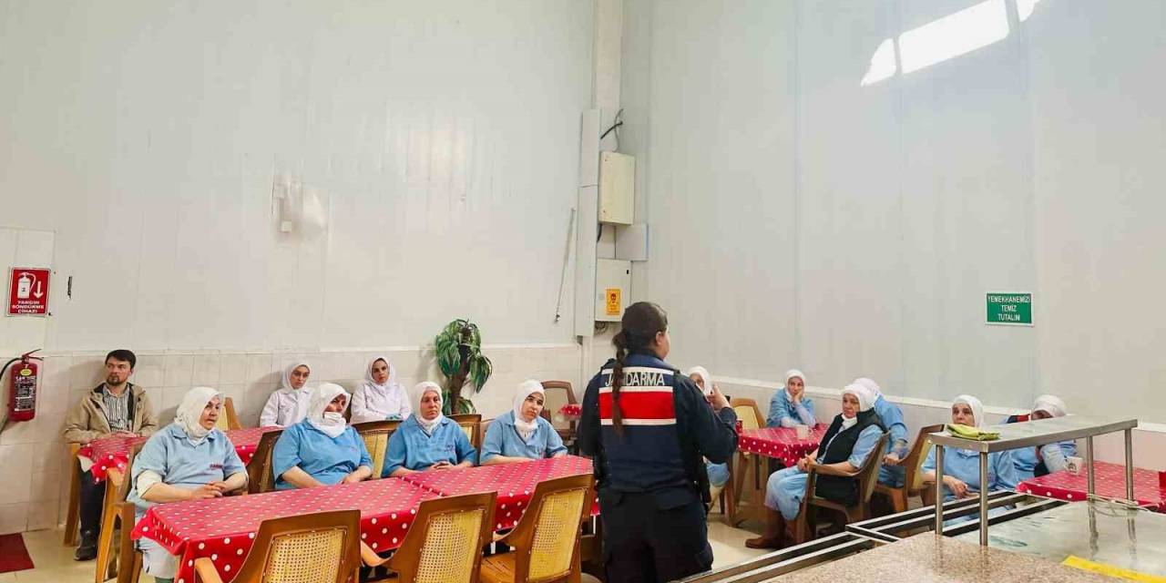 Gediz’de 35 Kadın İşçiye "En İyi Narkotik Polisi Anne" Semineri Verildi