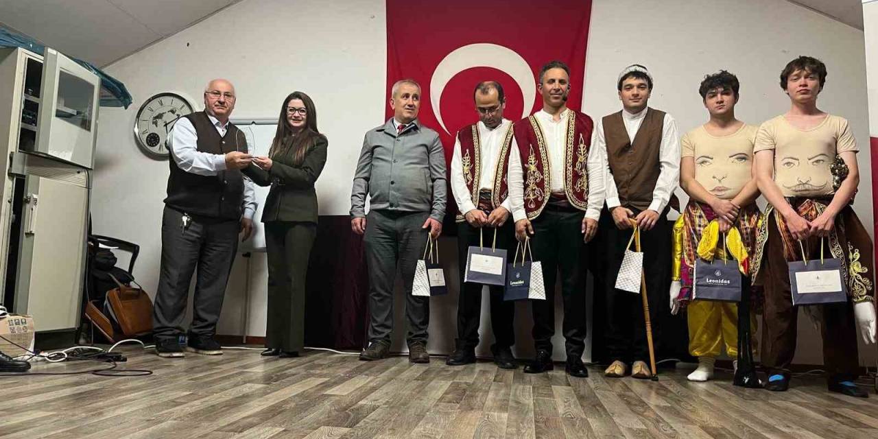 İzmirli Öğrenciler Geleneksel Oyunları Belçika’da Sahneledi