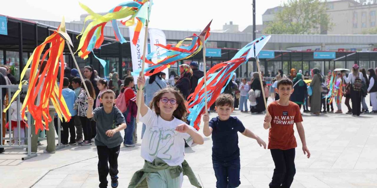 Rengarenk Hayaller Gökyüzü İle Buluştu
