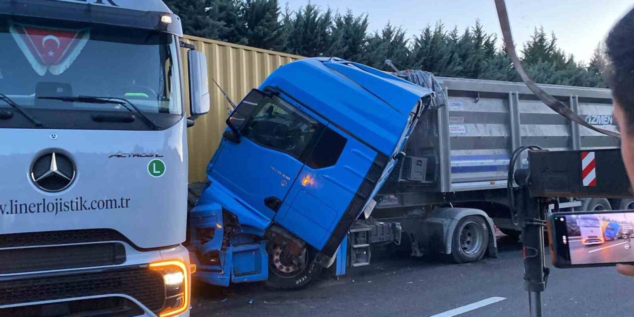 Tem’de Yavaşlayan Trafik Zincirleme Kazayı Beraberinde Getirdi